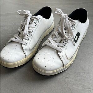 sneakers skater style Oakley